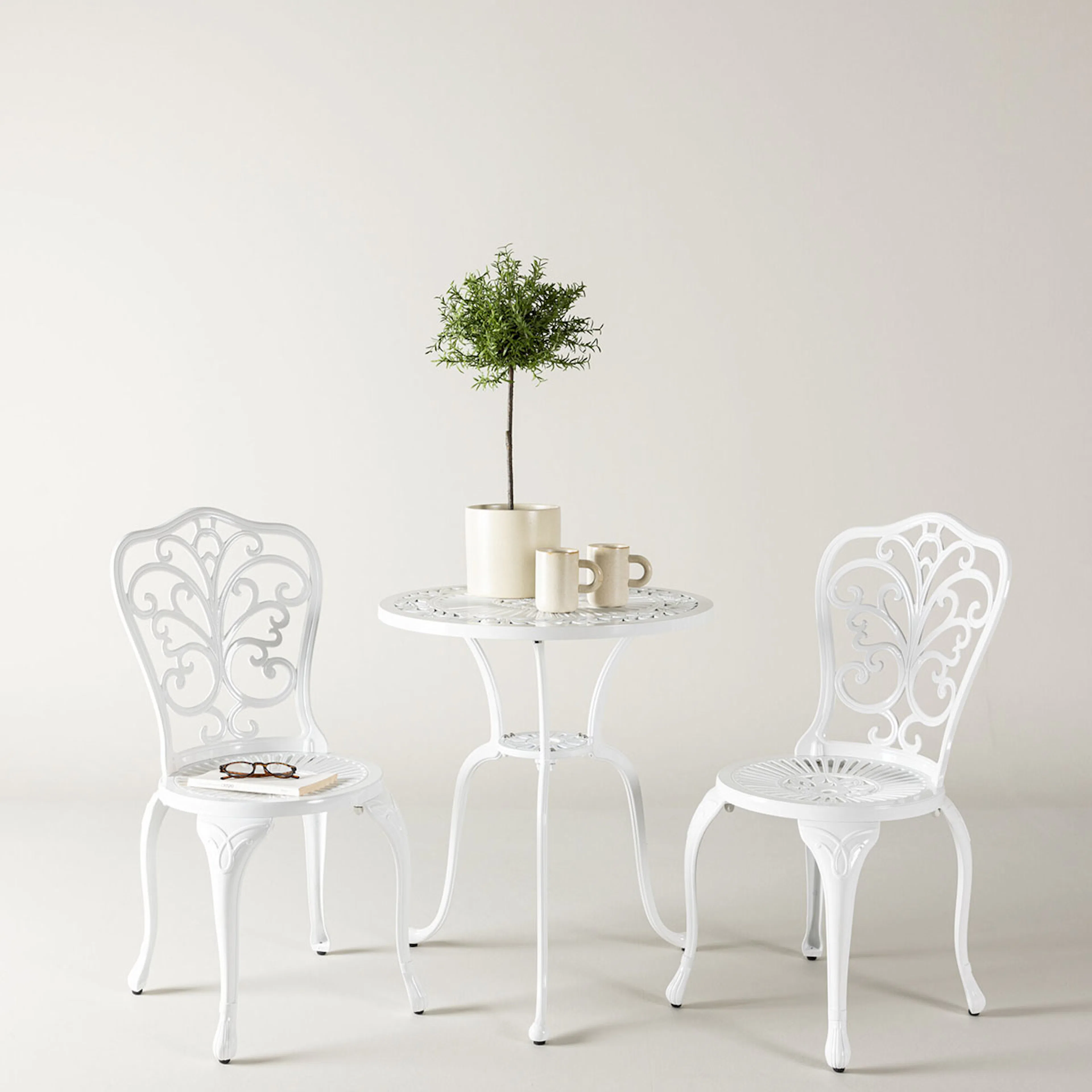 Caféset Venture Home Nandin Klassisk Cafégrupp med Runt Bord & 2 Stolar i Aluminium, Vit