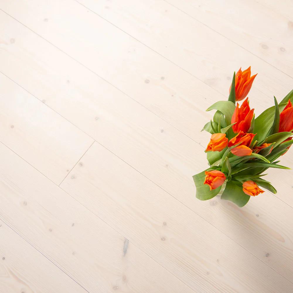 Massivt Trägolv DalaFloda SoftSpruce Pearl, Vittonat 1-Stavs Grangolv