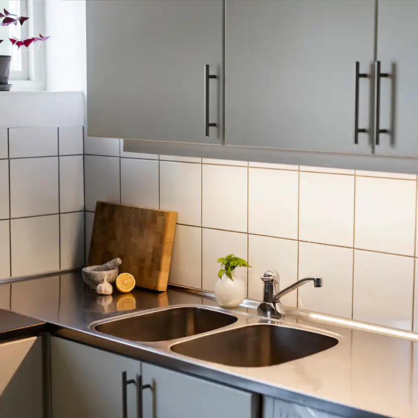 Underskåpsarmatur Hide-A-Lite Arm Kitchen Basic 580 mm