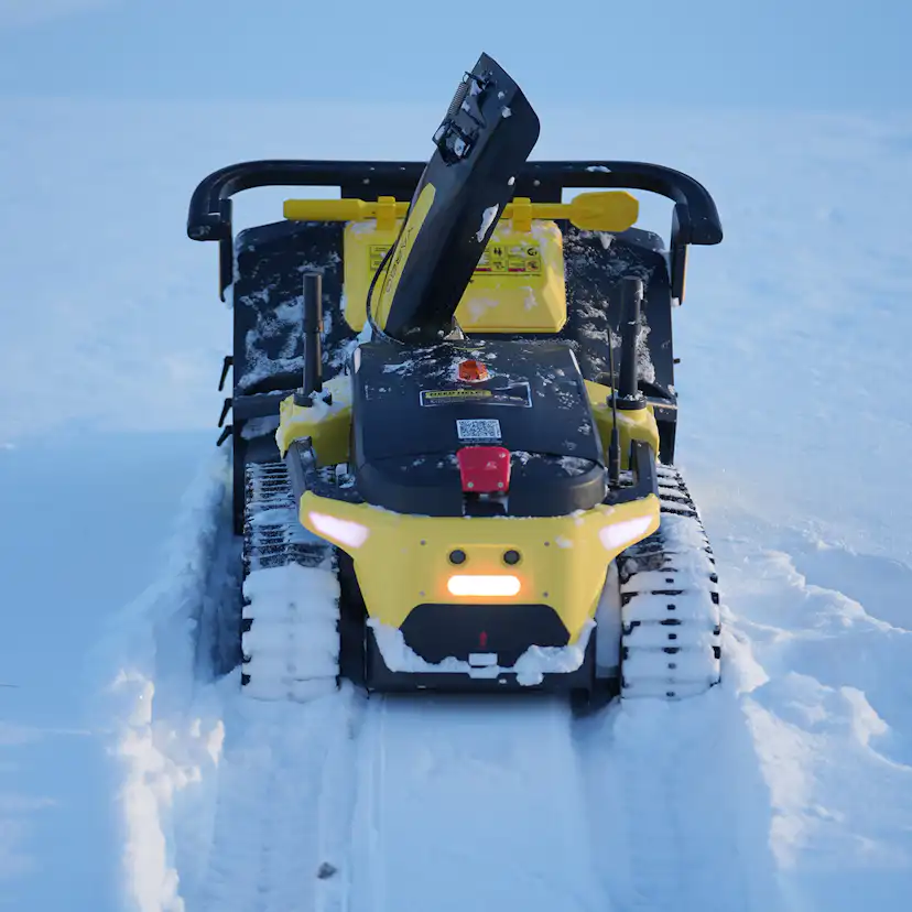 Robot Yarbo Core med Snöslungemodul