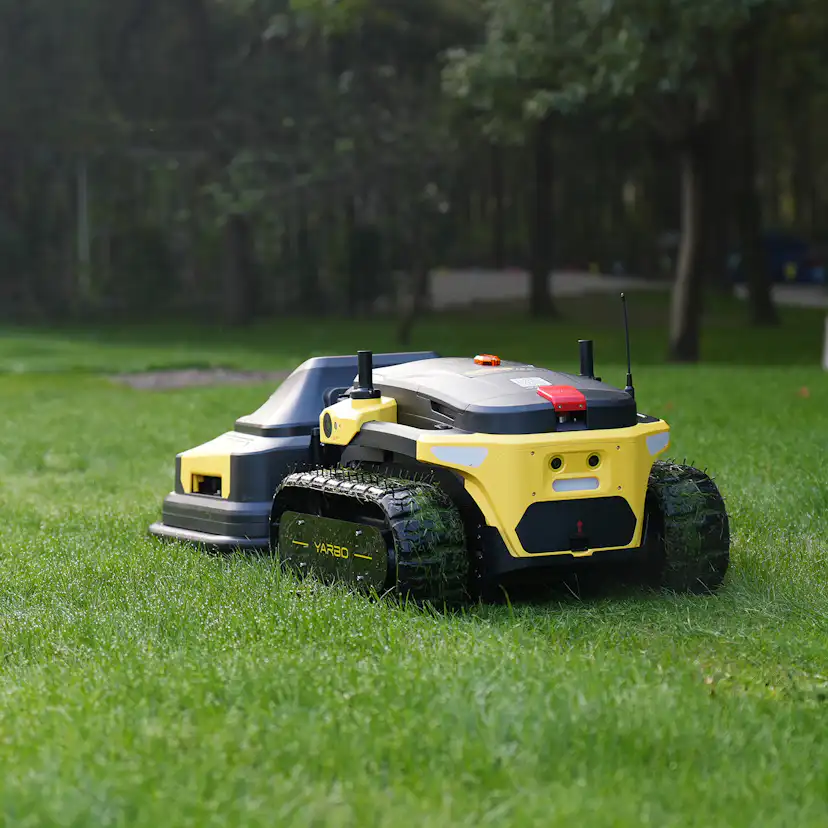 Robot Yarbo Core med Gräsklipparmodul
