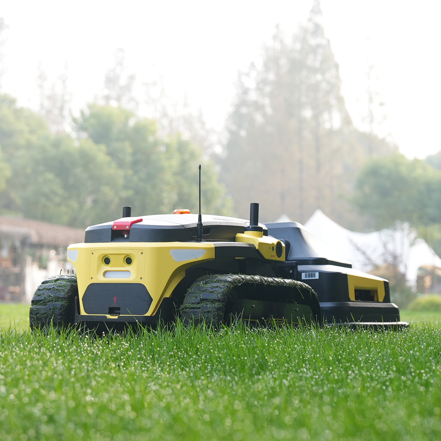 Robot Yarbo Core med Gräsklipparmodul