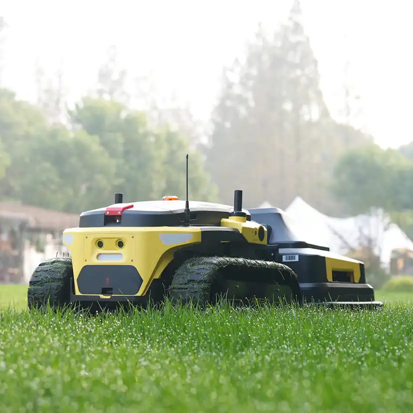 Robot Yarbo Core med Gräsklipparmodul