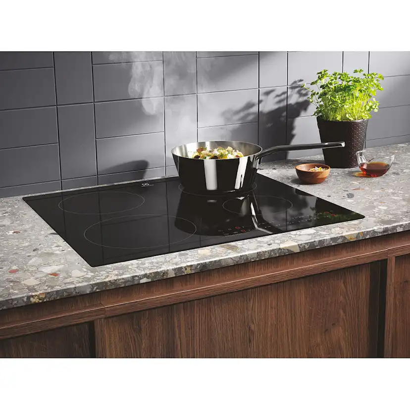 Induktionshäll Electrolux HOI650MI Svart Kraftfull Matlagning