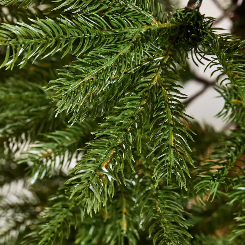 Plastgran Nordic Winter Julgran Danish Collection 100 x 65 cm med Träfot