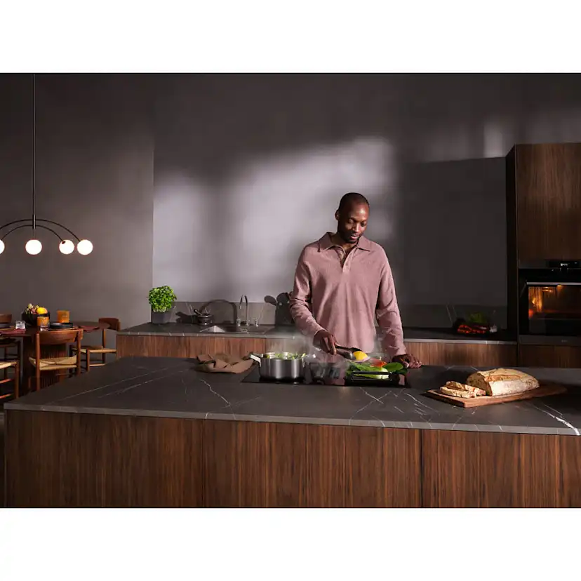 Induktionshäll AEG GCH74B01CB med Integrerad Fläkt Med Automatisk Styrning