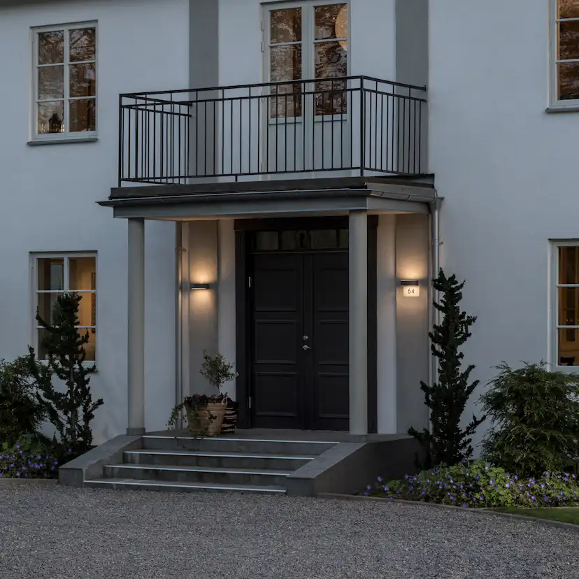 Vägglykta Gnosjö Konstsmide Monza LED 2X4 5W med Husnummer