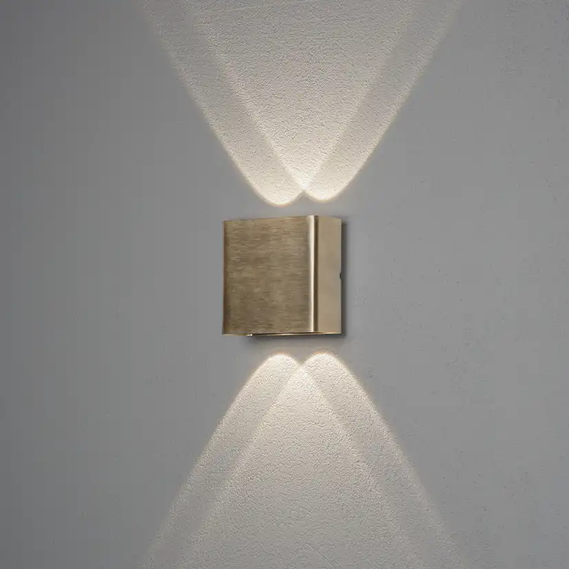 Vägglykta Gnosjö Konstsmide Cheri Mässing