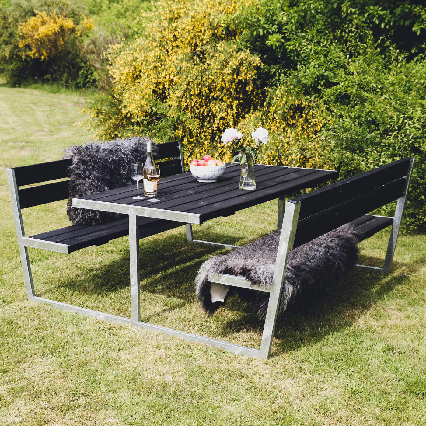 Bänkbord Hortus Thor Picknickbord i Trä & Stål med Ryggstöd