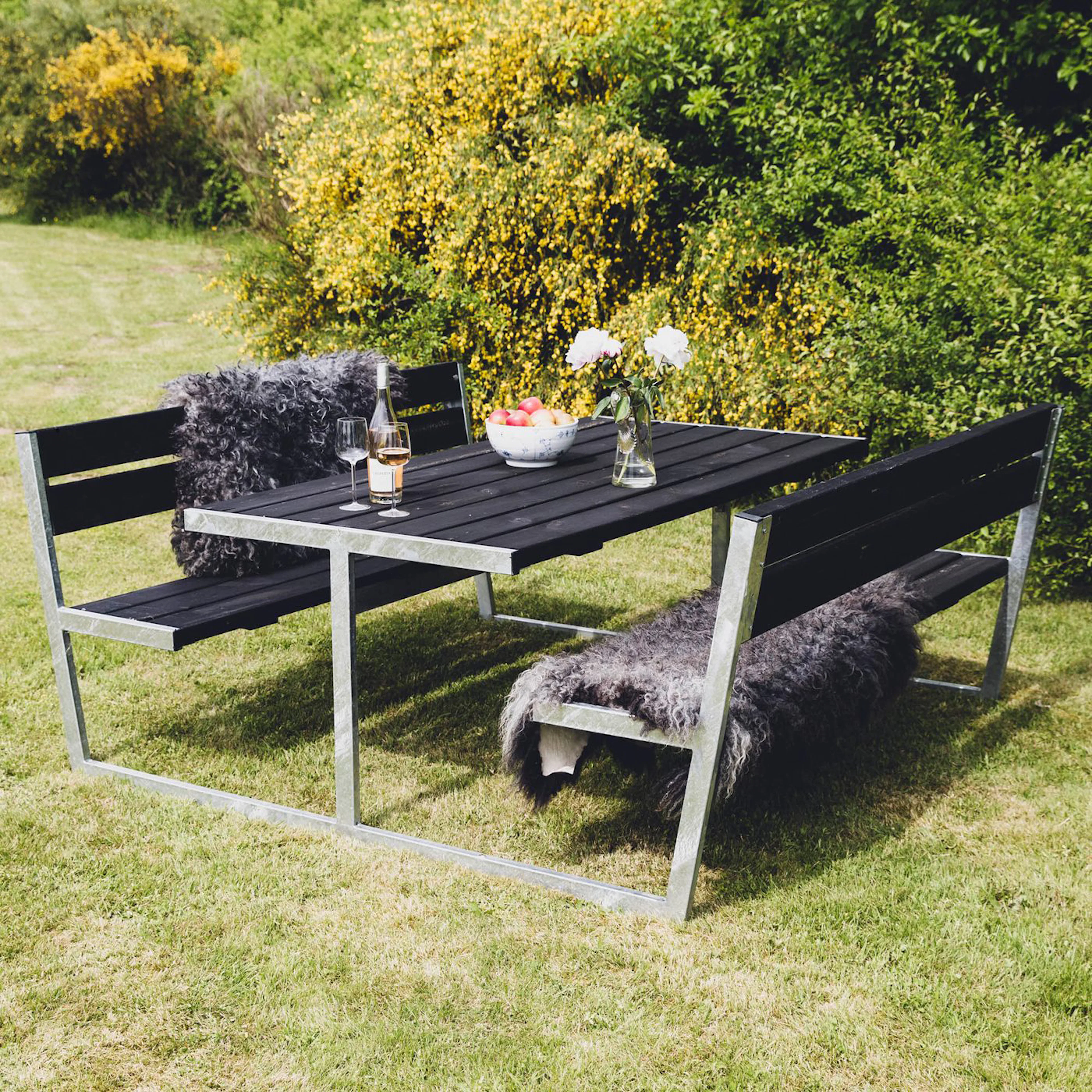 Bänkbord Hortus Thor Picknickbord i Trä & Stål med Ryggstöd