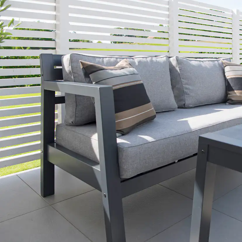 Loungegrupp Hillerstorp Stoltö med Furubord och Dynor