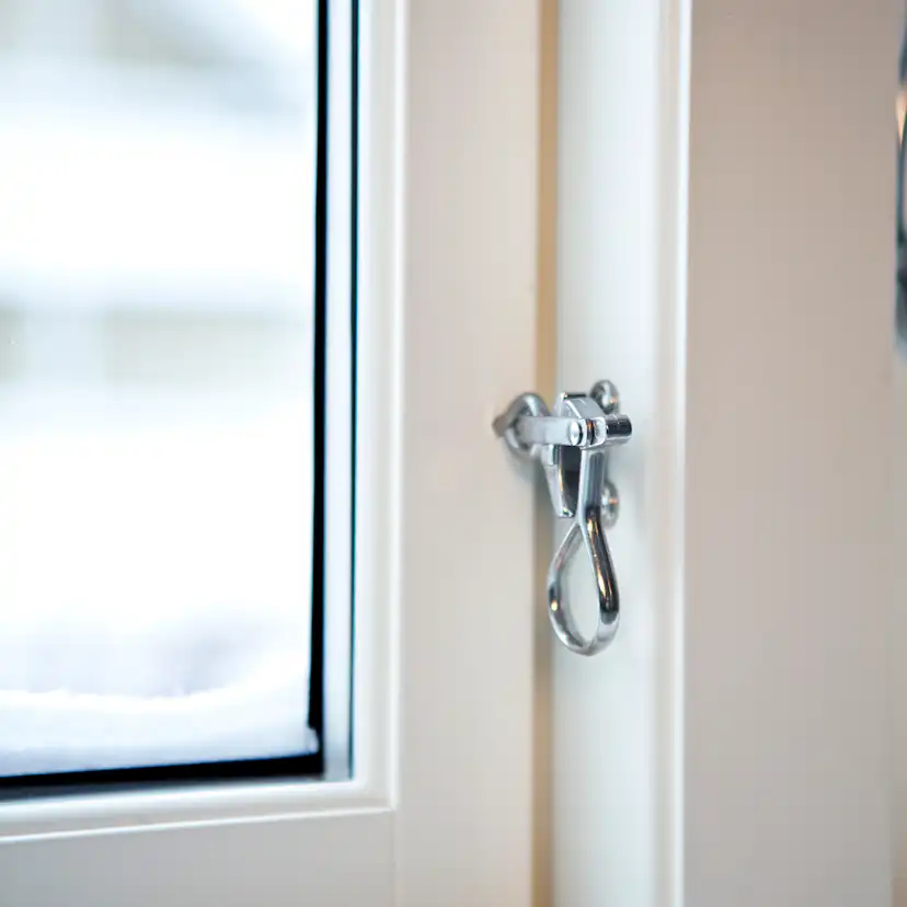 Överkantshängt Fönster Svenska Fönster 2-Glas Trä Rund Profil