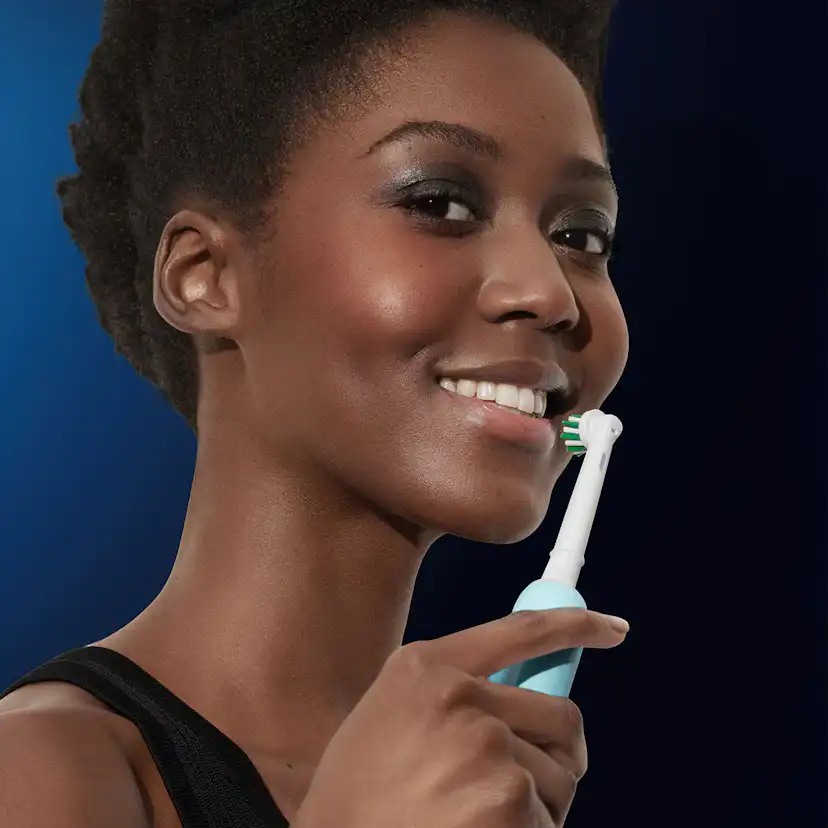 Eltandborste Oral-B Pro3 + Extra Refill + TC