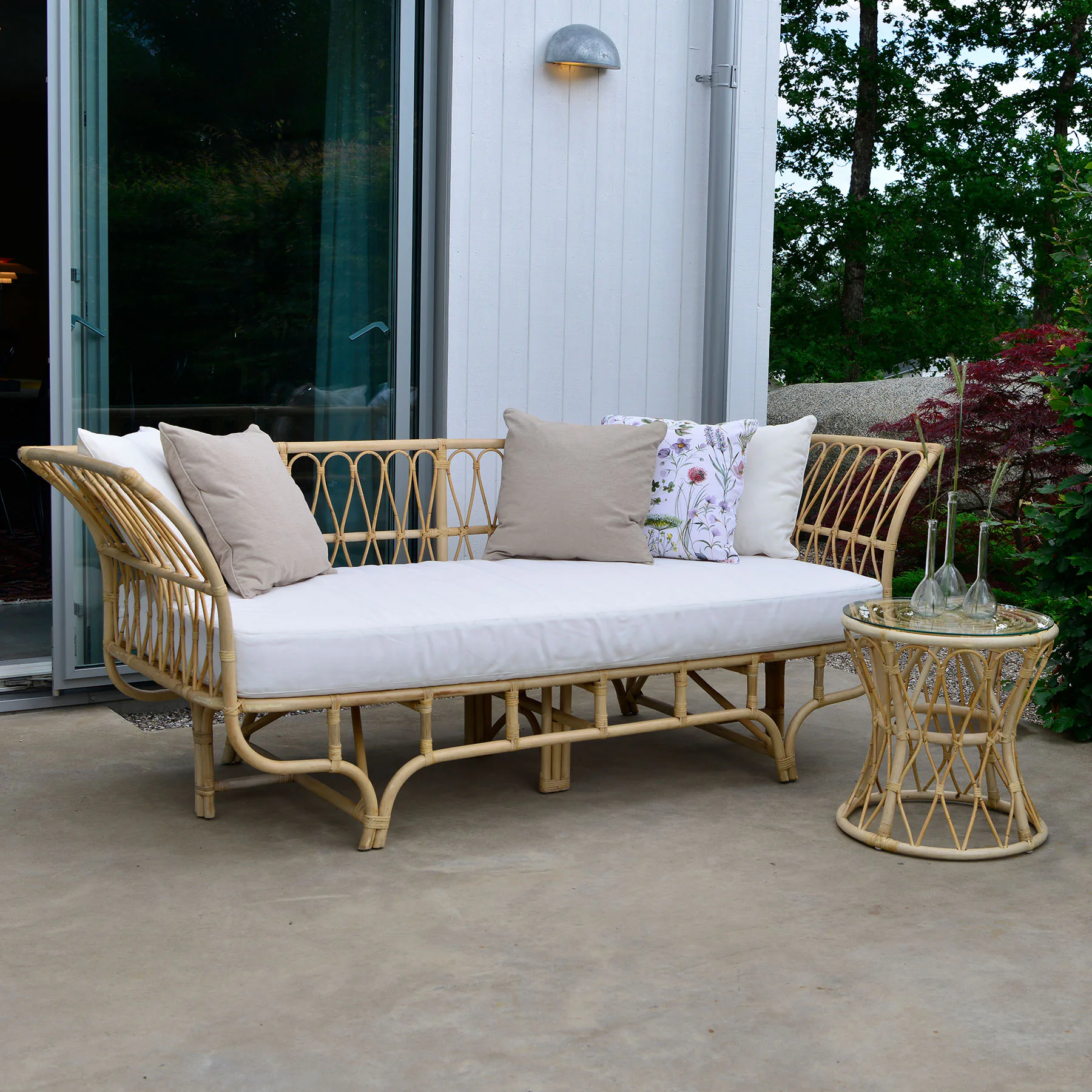 Dagbädd Hillerstorp Lyckesö med Bord och Dyna