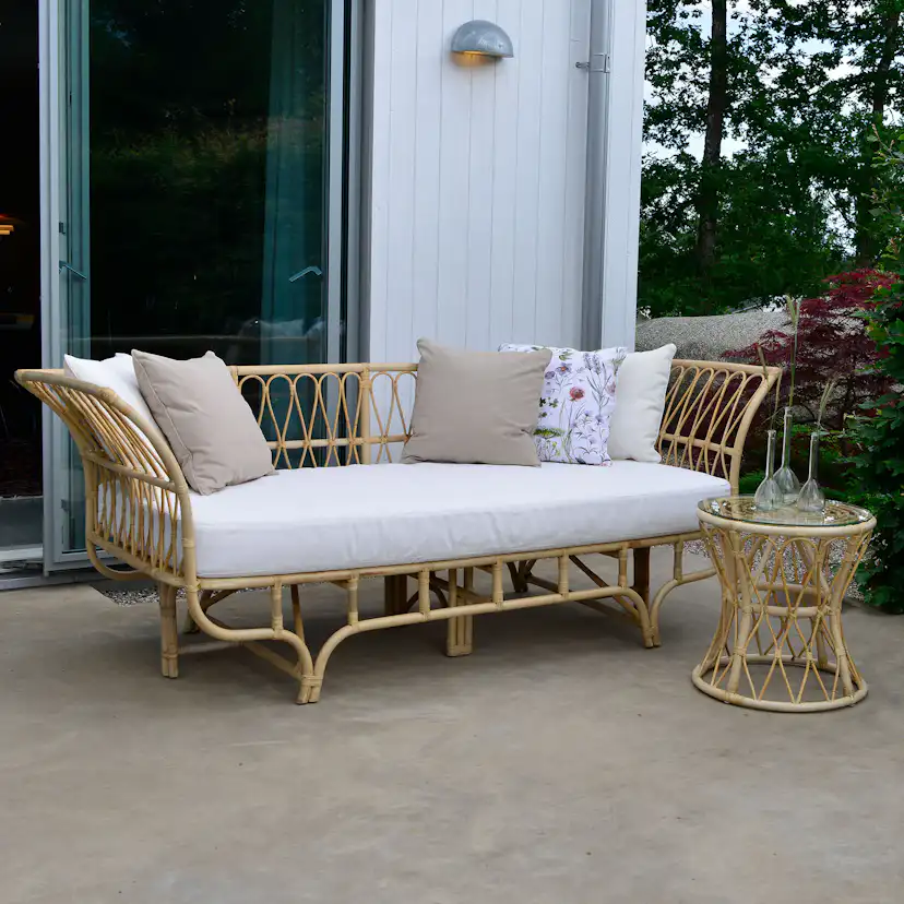 Dagbädd Hillerstorp Lyckesö med Bord och Dyna