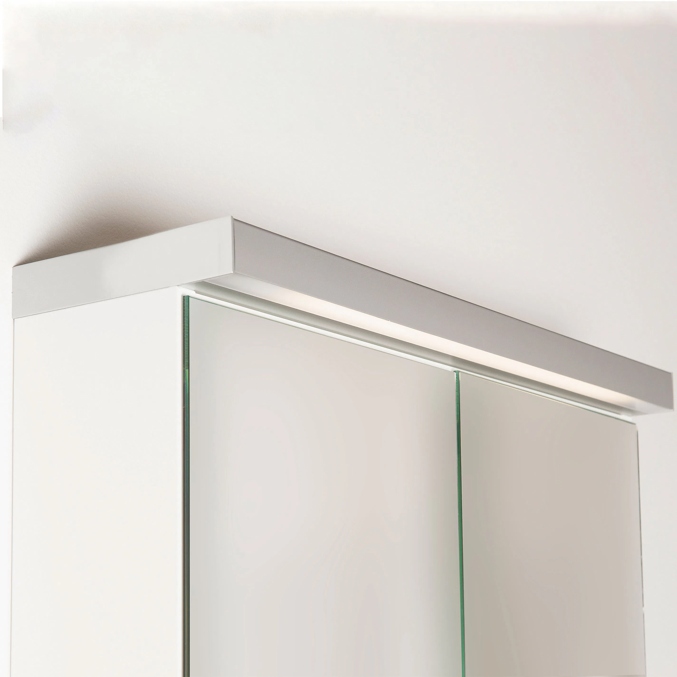 Belysningsprofil LED Ballingslöv till Spegelskåp