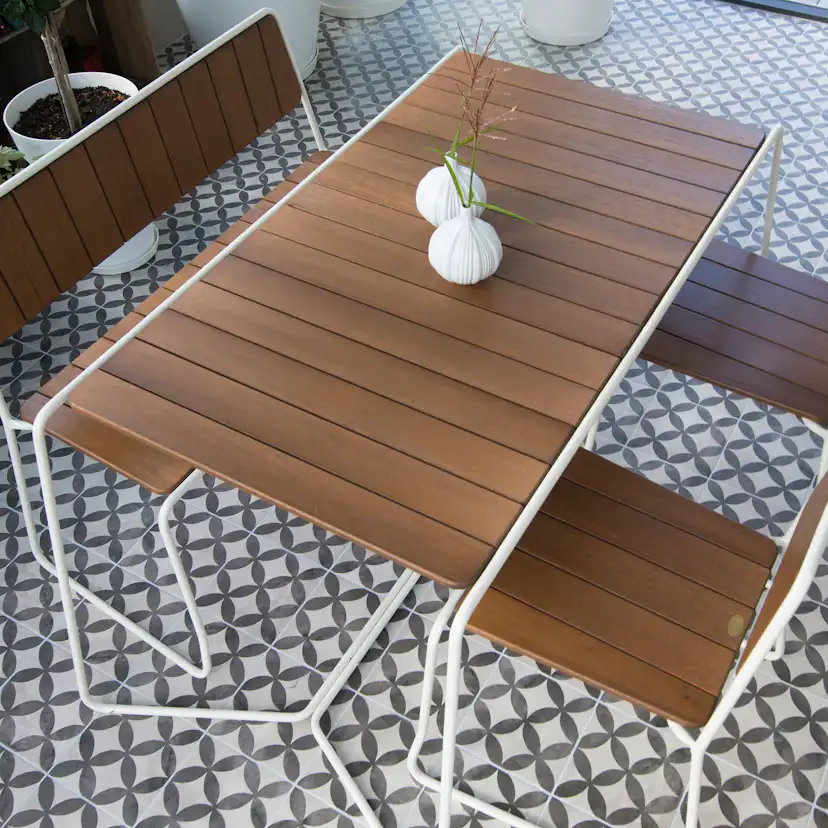 Utebord Hillerstorp Oas