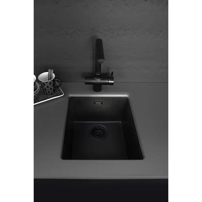 Diskho Stala Essent CEG-E34B Komposit Svart Enkel med Korgventil