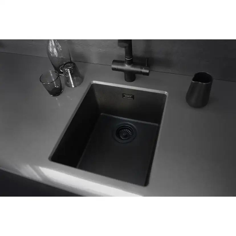 Diskho Stala Essent CEG-E34B Komposit Svart Enkel med Korgventil