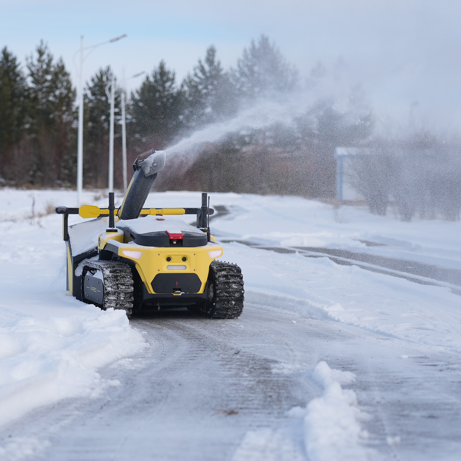 Robot Yarbo Core med Gräsklipparmodul och Snöslungemodul
