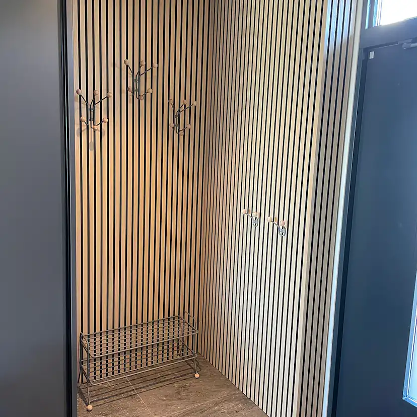 Akustikpanel Wood on wall Ek Vitlackad