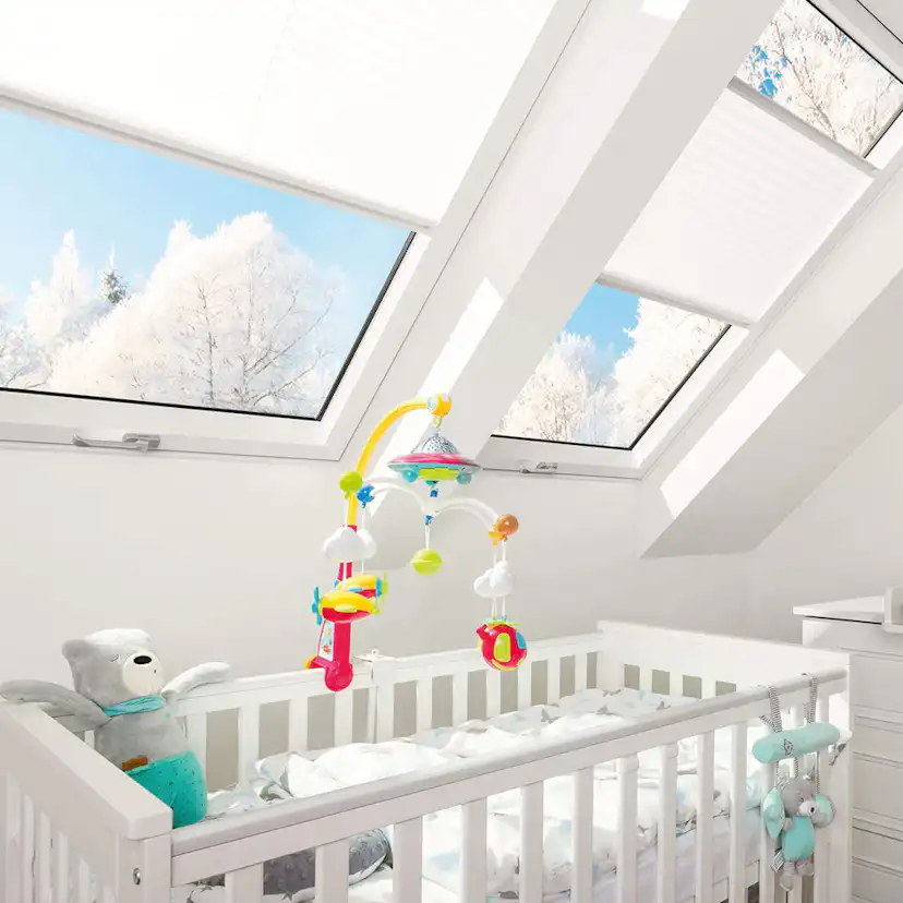 Takfönster Fakro Thermo Pivåhängt 3-Glas Aluminium