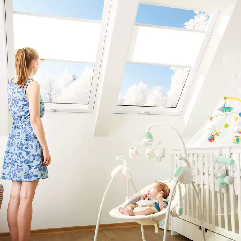 Takfönster Fakro Thermo Passiv Pivåhängt 4-Glas Aluminium