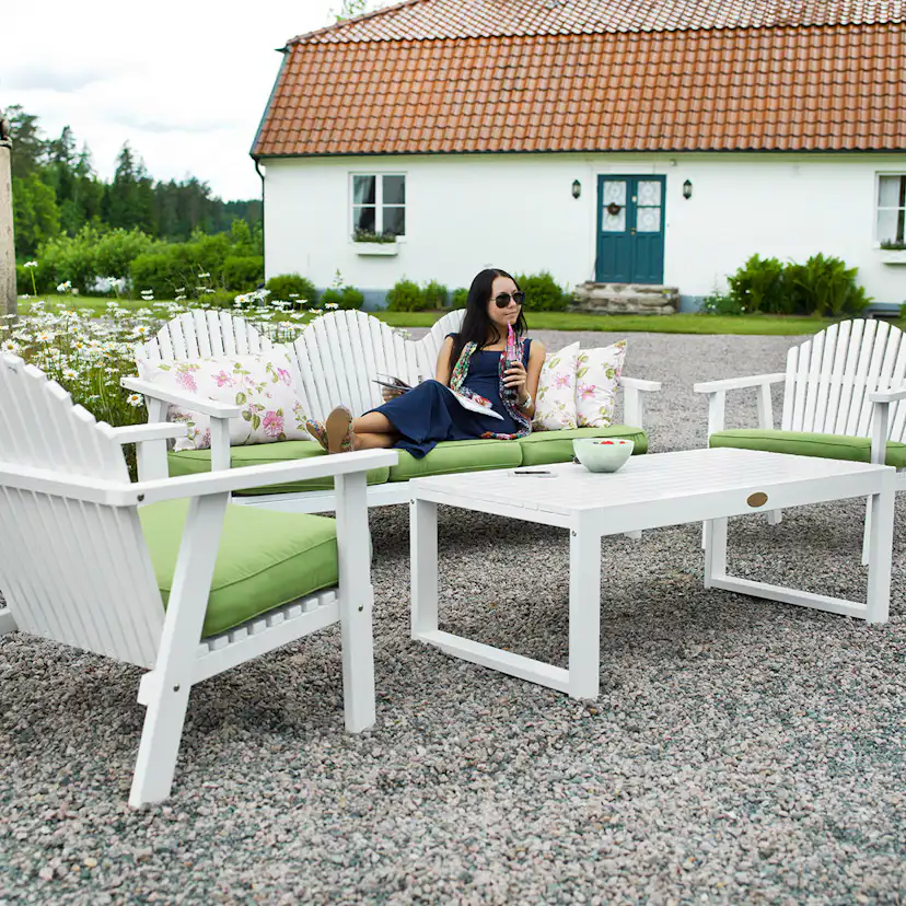 Låg Loungestol Hillerstorp Bullerö Vit Utomhusfåtölj i FSC-märkt Kärnfuru