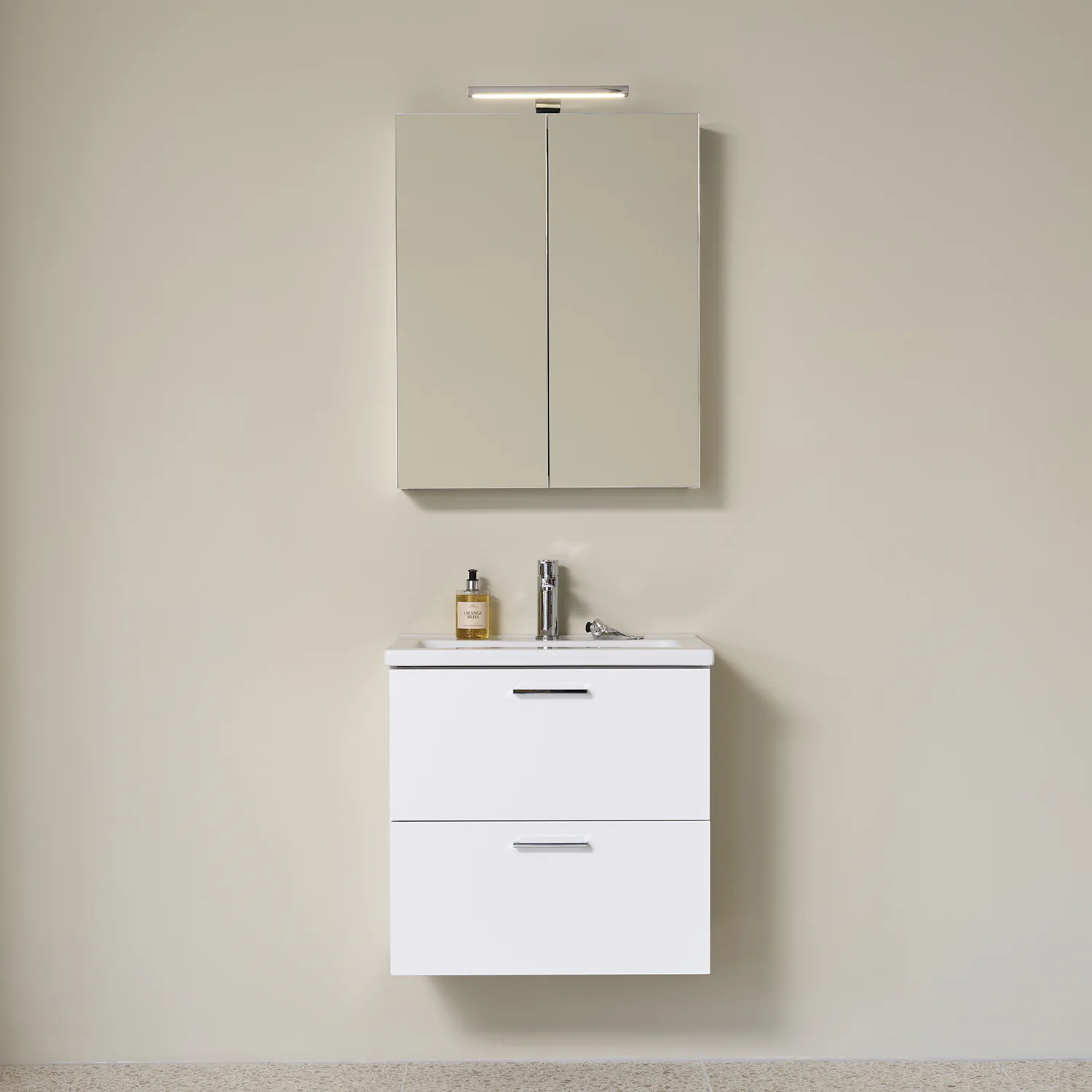 Möbelpaket Vedum Free 615 Compact Maja med Tvättställ och Spegelskåp Viken Vit