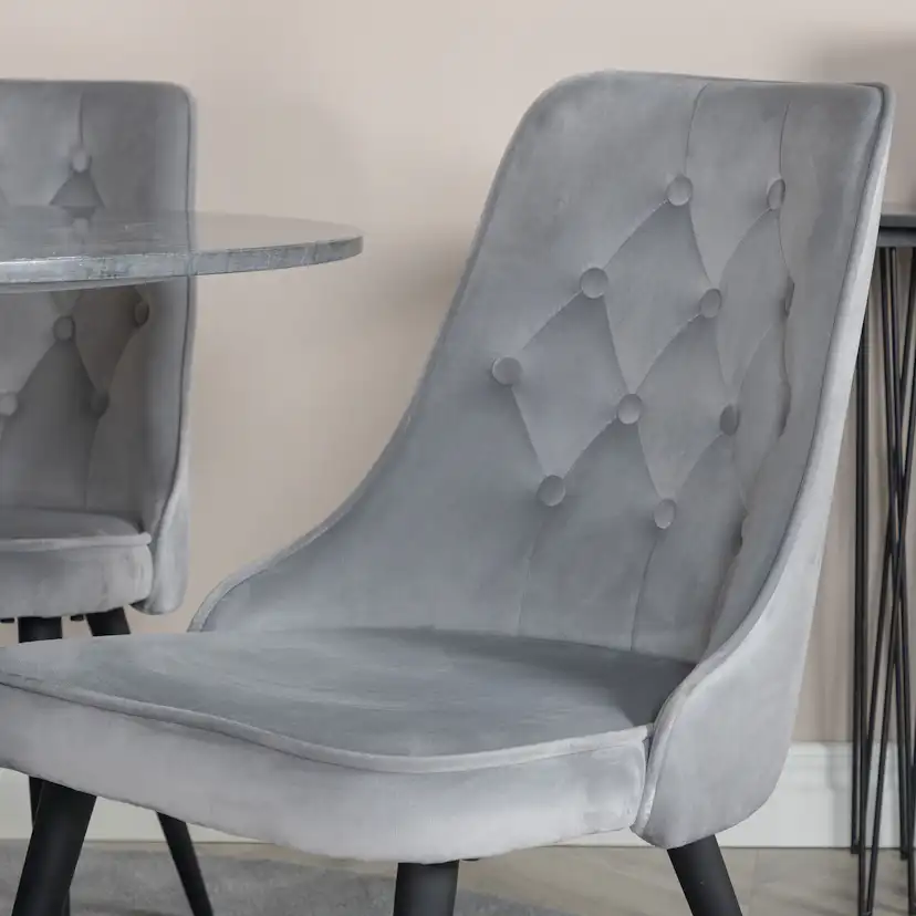 Matgrupp Venture Home Estelle Ø106 med 4 Velvet Deluxe stolar