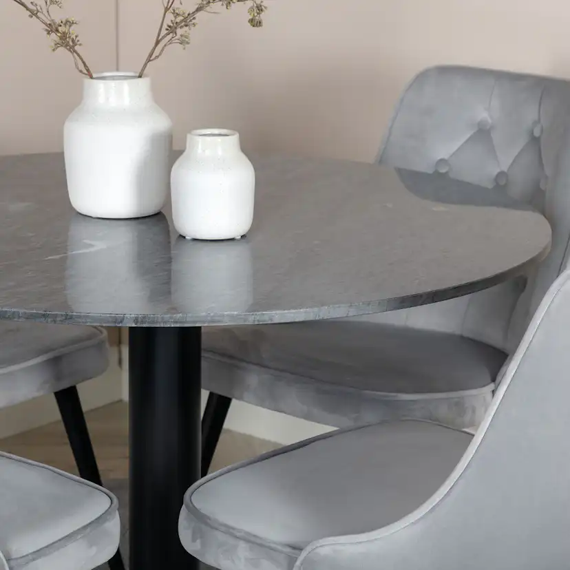 Matgrupp Venture Home Estelle Ø106 med 4 Velvet Deluxe stolar