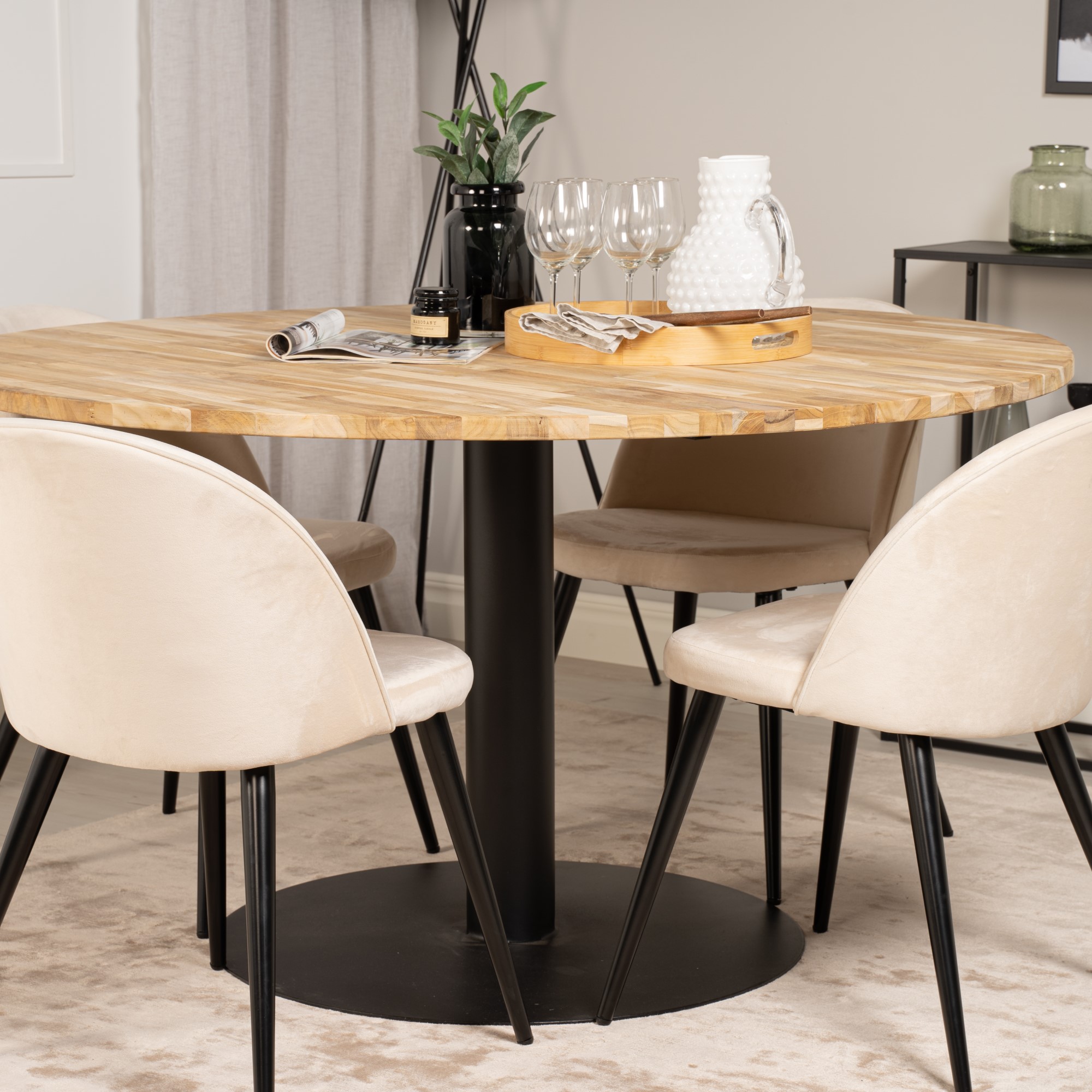 Matgrupp Venture Home Cirebon med 4 Velvet Stolar