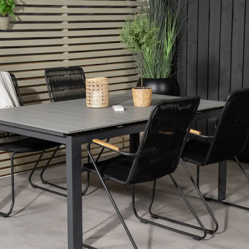 Matgrupp Venture Home Lova 160/240 med 4 Berfin Karmstolar