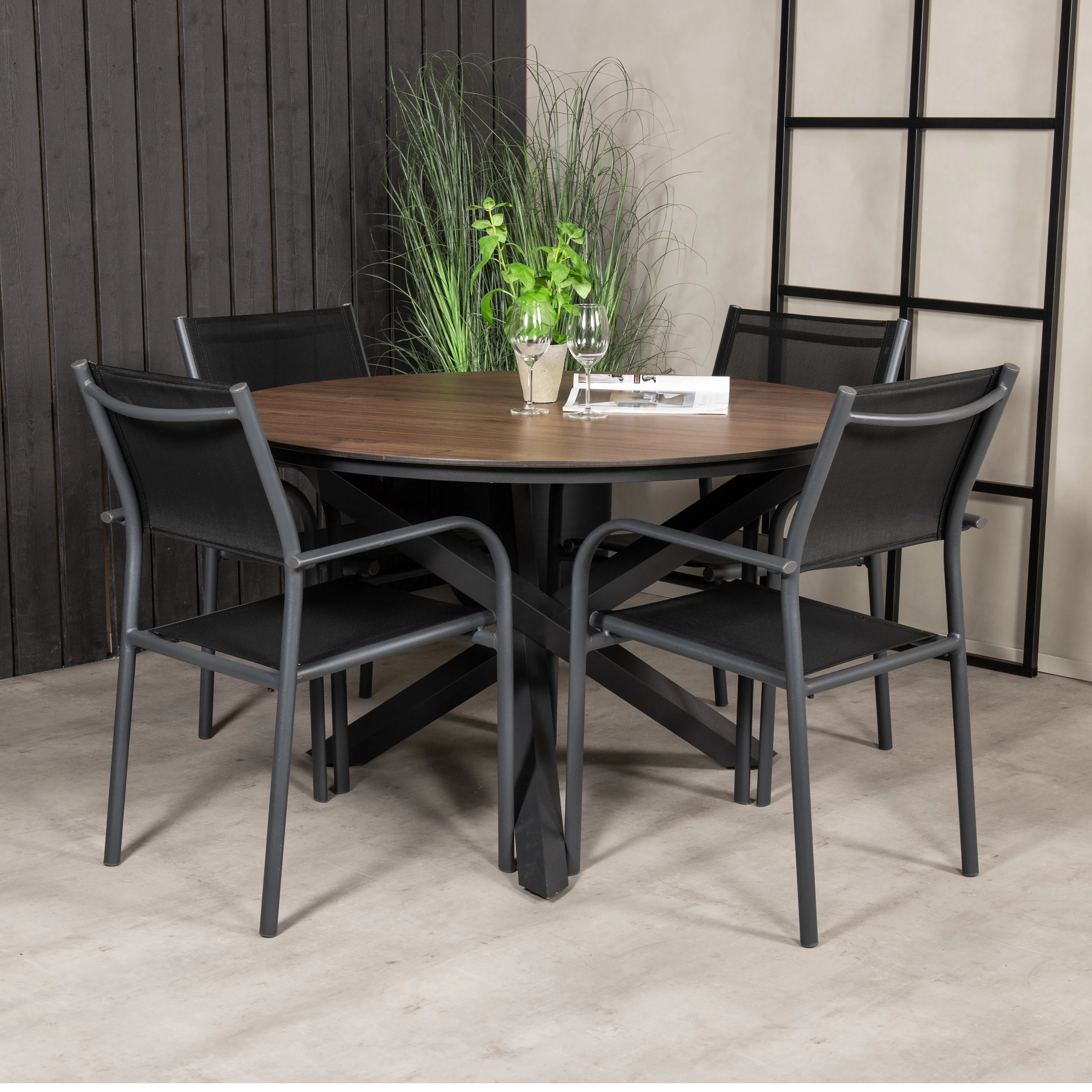 Matgrupp Venture Home Lea Ø 120 med 4 Siri Matstolar