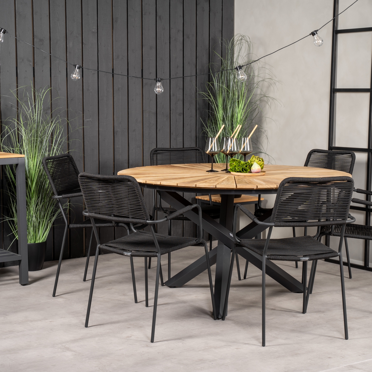 Matgrupp Venture Home Meya Ø140 med 6 Leon Karmstolar