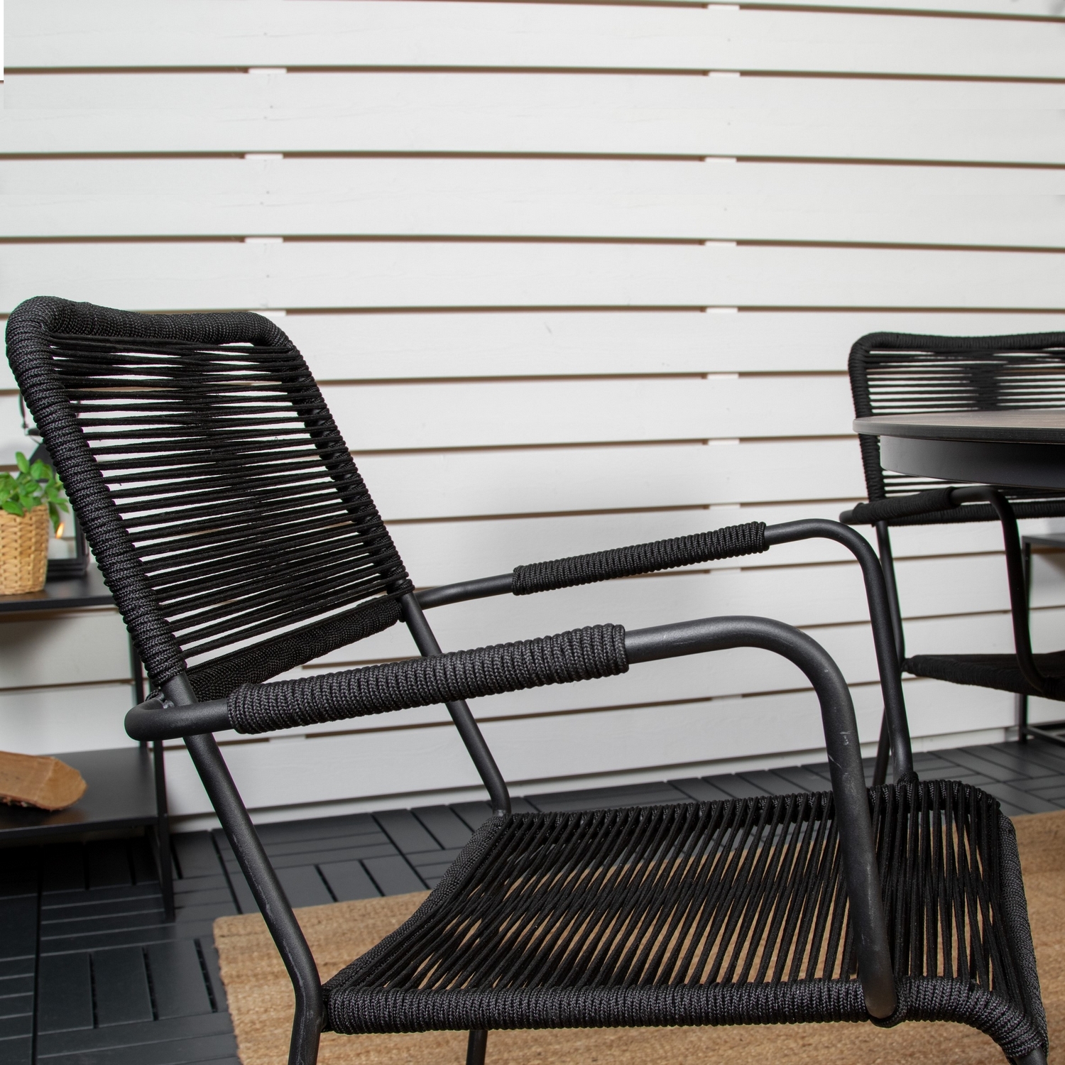 Matgrupp Venture Home Lea Ø120 med 4 Leon Karmstolar