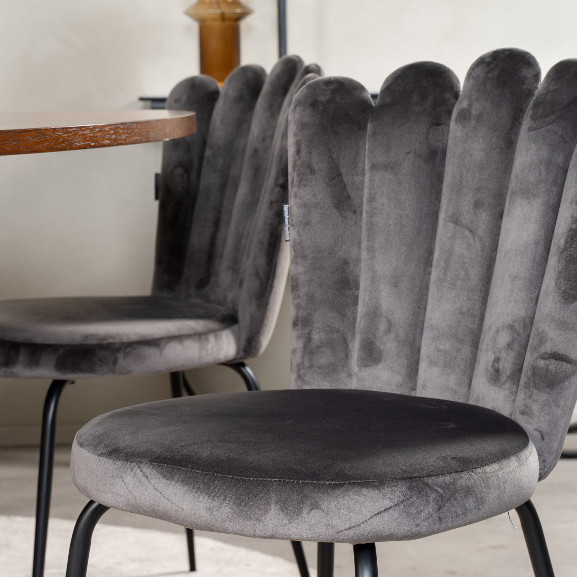 Matgrupp furniture/fashion Copenhagen med 6 Gråa Limhamn Light Stolar