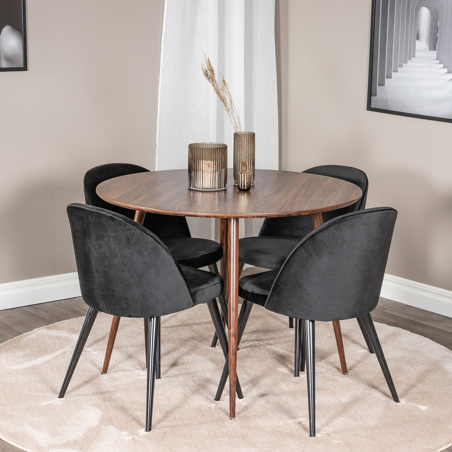 Matgrupp Venture Home Plake med 4 Valentina Stolar Sammet Runt