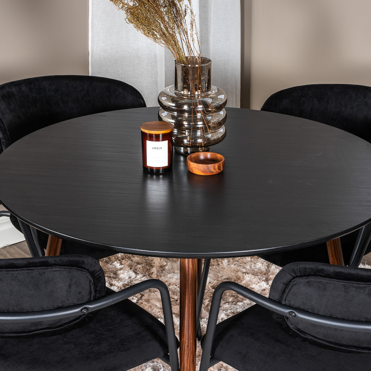 Matgrupp Venture Home Plake med 4 Aris Karmstolar Runt