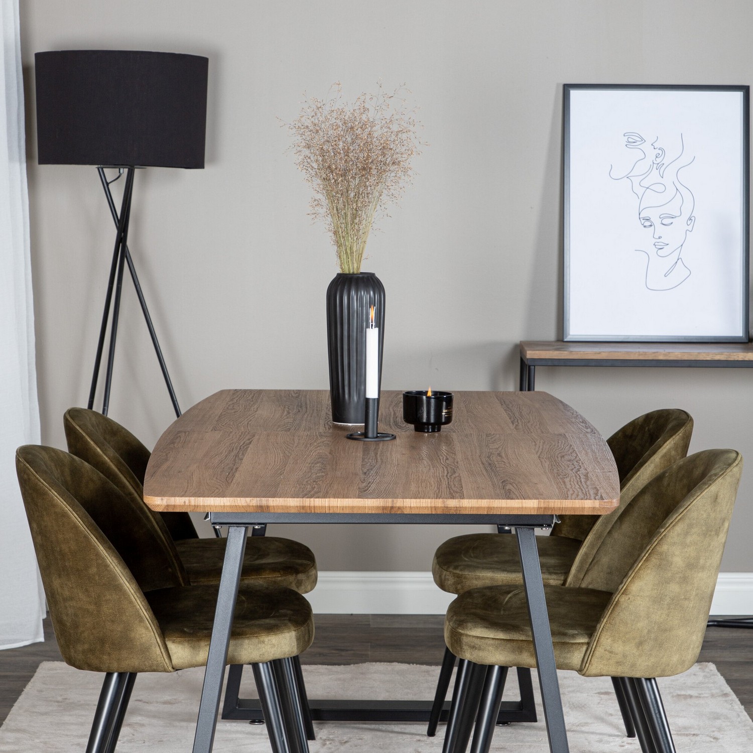 Matgrupp Venture Home Ina med 4 Valentina Stolar Sammet