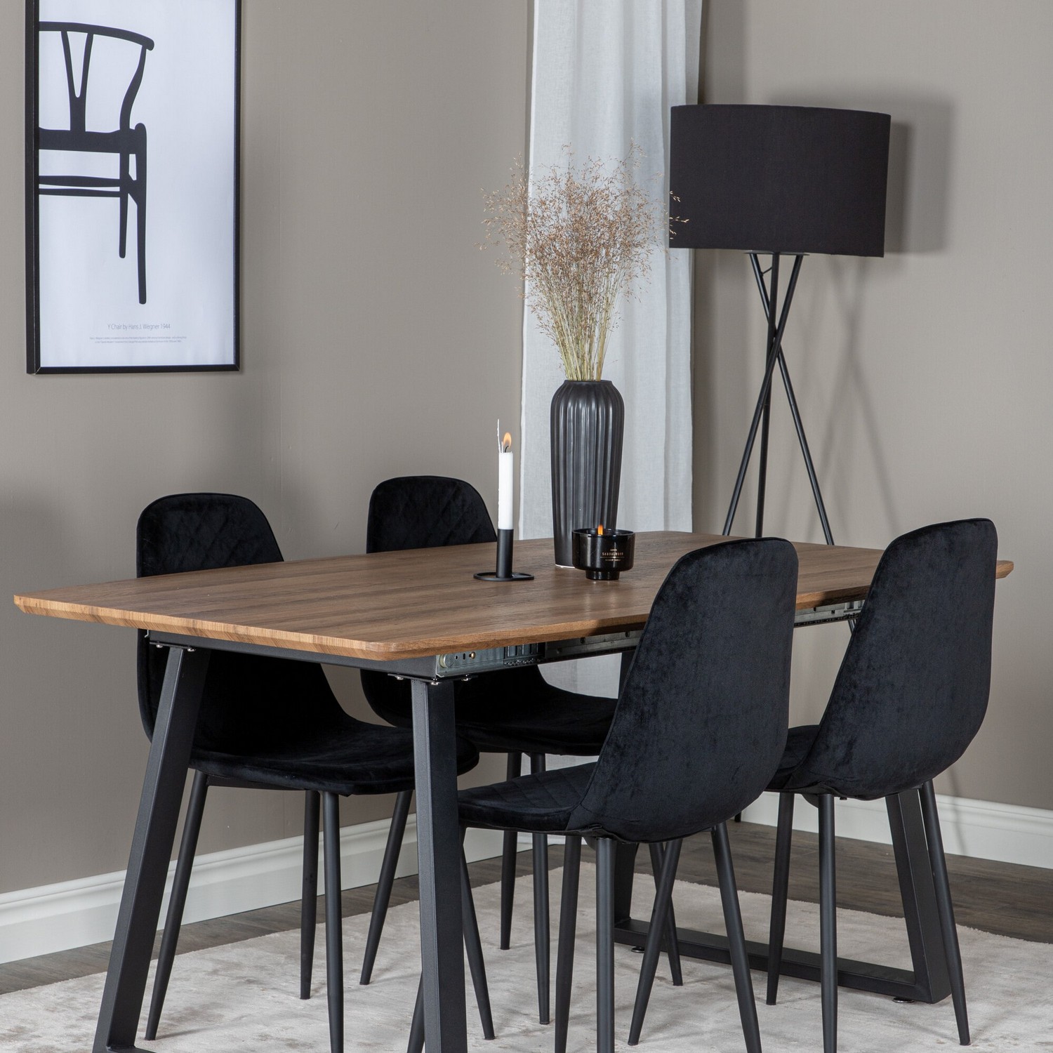 Matgrupp Venture Home Ina med 4 Phoi Stolar Sammet