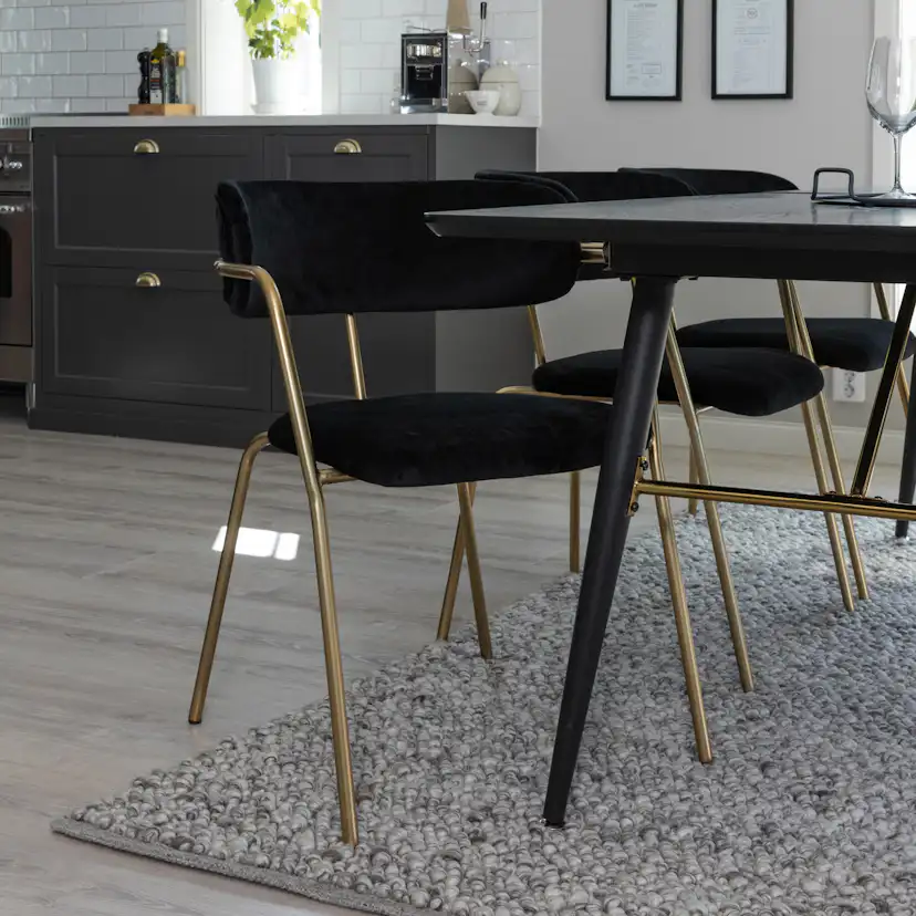 Matgrupp Venture Home Gold Förlängningsbart Bord & 6 Arrow Stolar i Svart Sammet