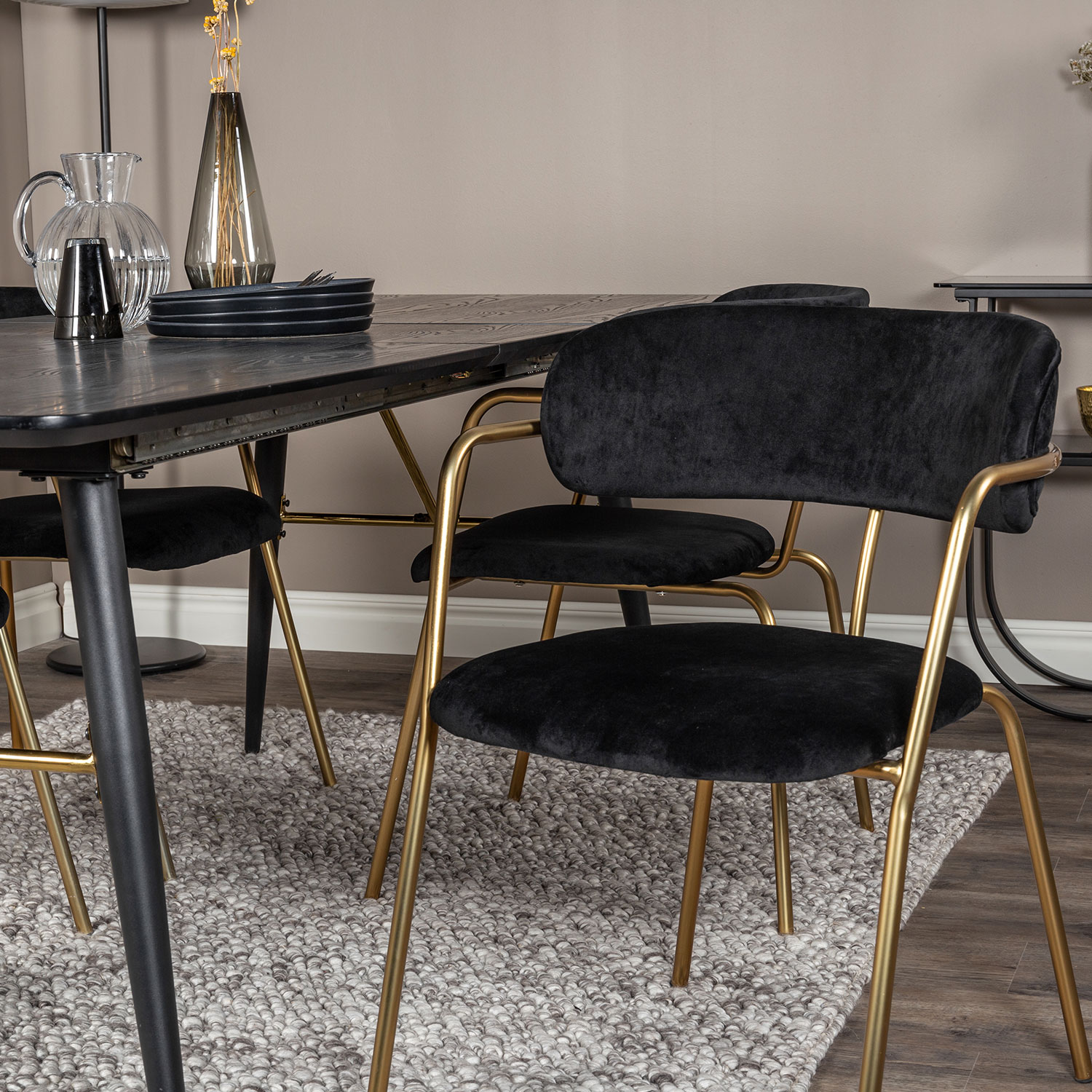 Matgrupp Venture Home Gold med 4 Arrow stolar