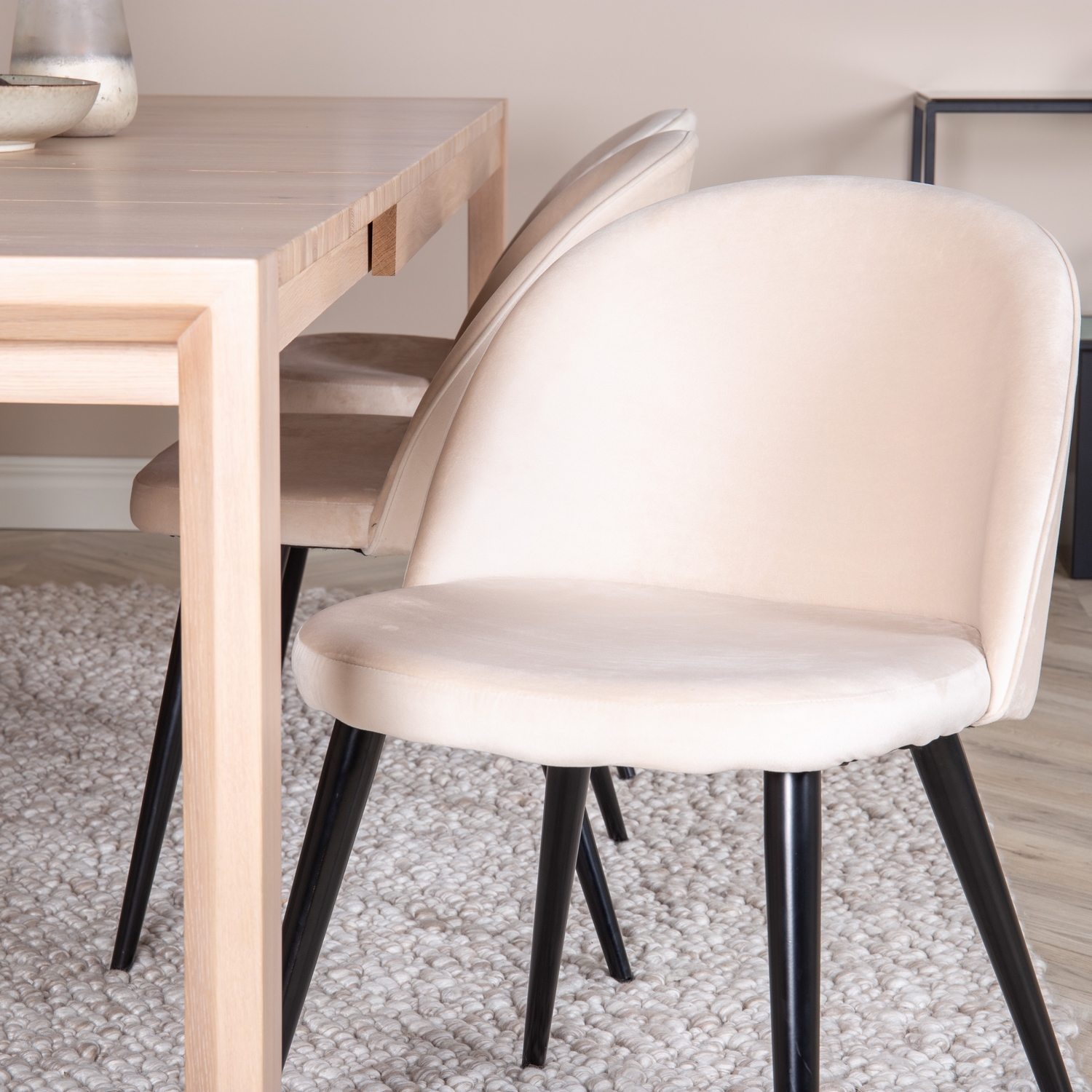 Matgrupp Venture Home Shy med 6 Valentina Matstolar