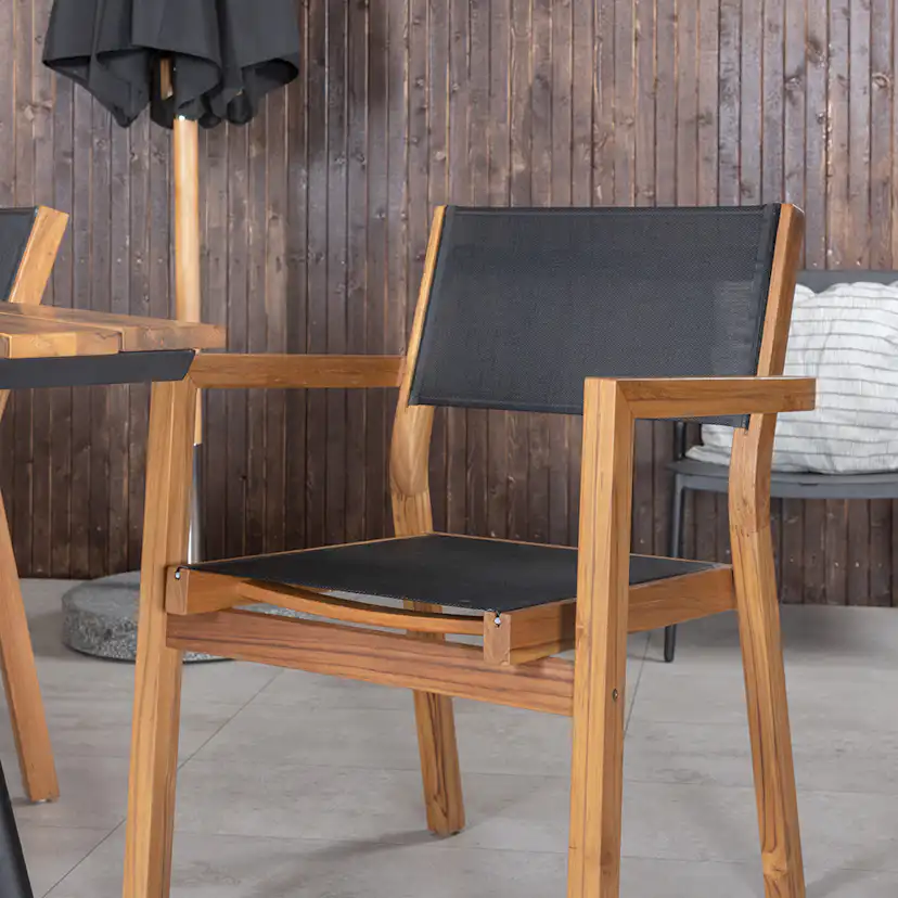 Matgrupp Venture Home Chane med 4 Vum Stapelbara Matstolar