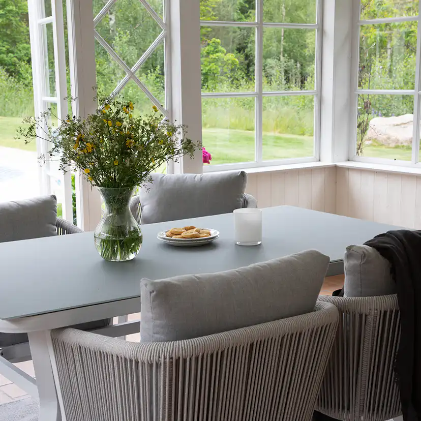 Matgrupp Venture Home Vyn Vit med 4 Vyn Matstolar