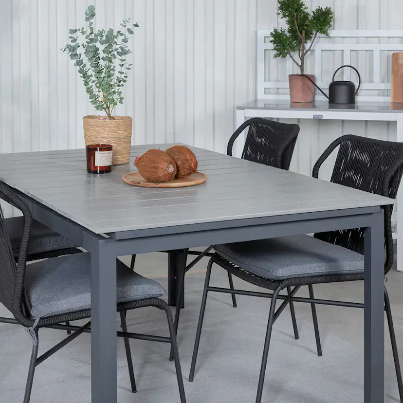 Matgrupp Venture Home Lova med 4 Jefferson Stapelbara Matstolar