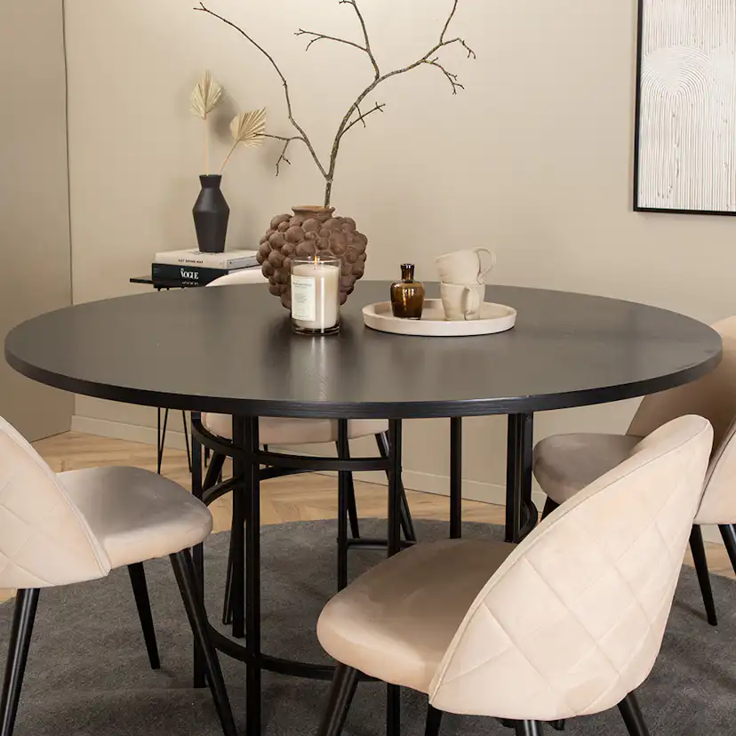 Matgrupp Venture Home Wien med 4 Valentina Stitcthes Stolar Sammet