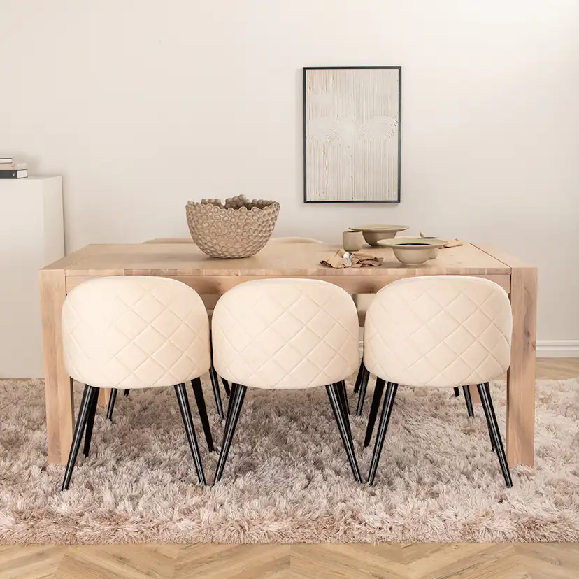 Matgrupp Venture Home Shy med 6 Valentina Stitcthes Stolar Sammet