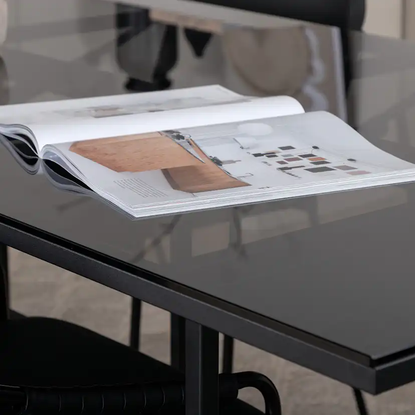 Matgrupp Venture Home Lund matbord och Tjärö matstol